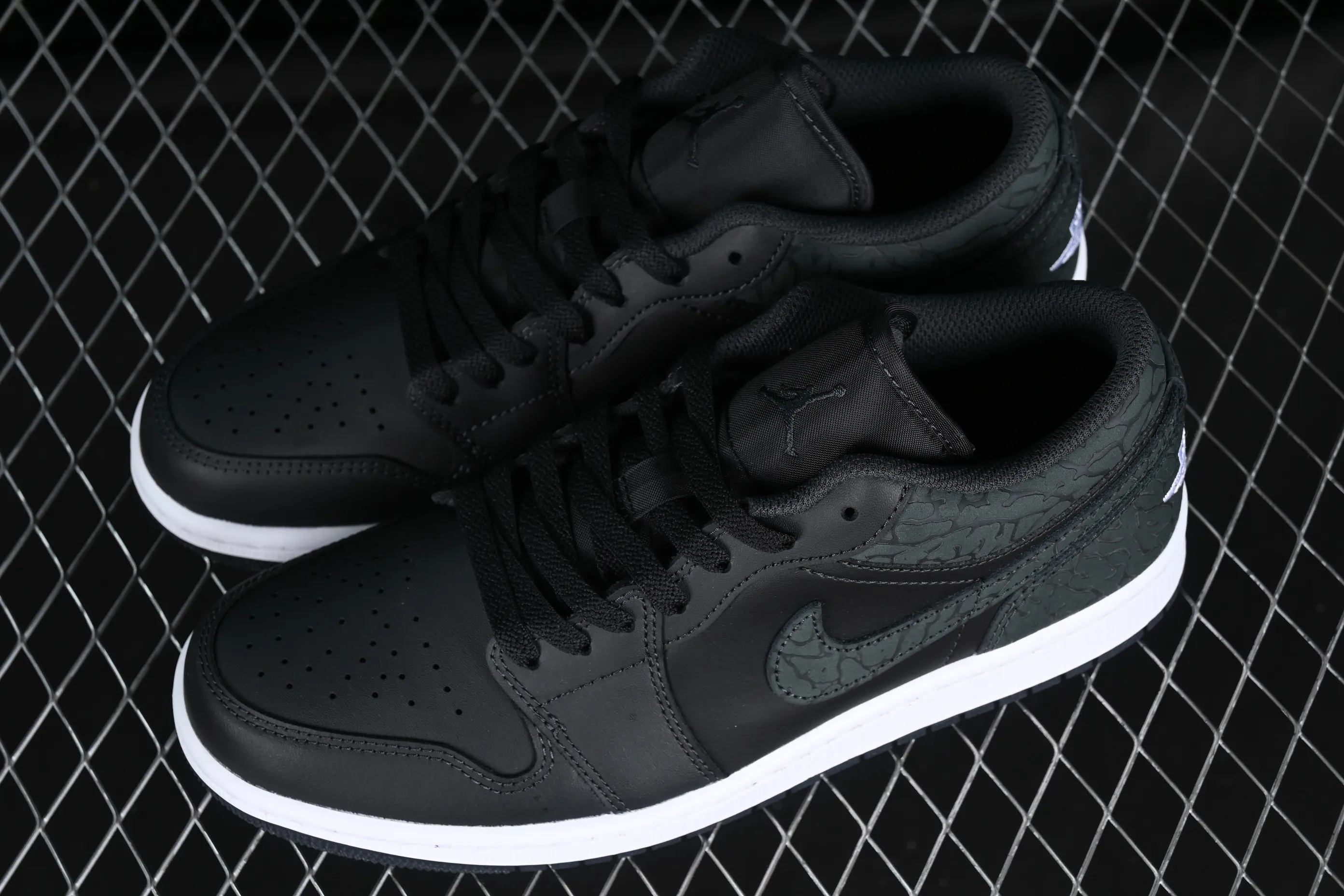 All categories Air Jordan Jordan series basketball shoes Air Jordan 1 Low G version pure original Air Jordan 1 Low AJ1 Joe 1 all black burst pattern low-top cultural casual sneakers FB9907-001